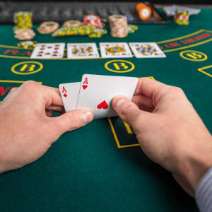 Hướng dẫn hoàn chỉnh để chơi các giải đấu poker trực tuyến